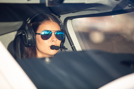 Sunglasses for long flights and their role in combatting eye strain and fatigue